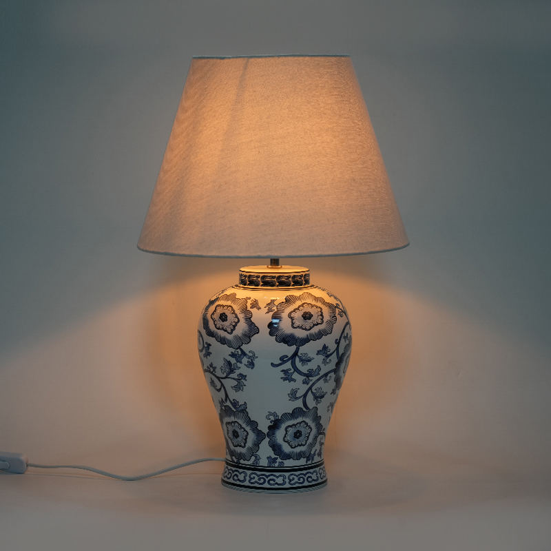 Neue chinesische Stil blau und weiße Porzellantischlampe