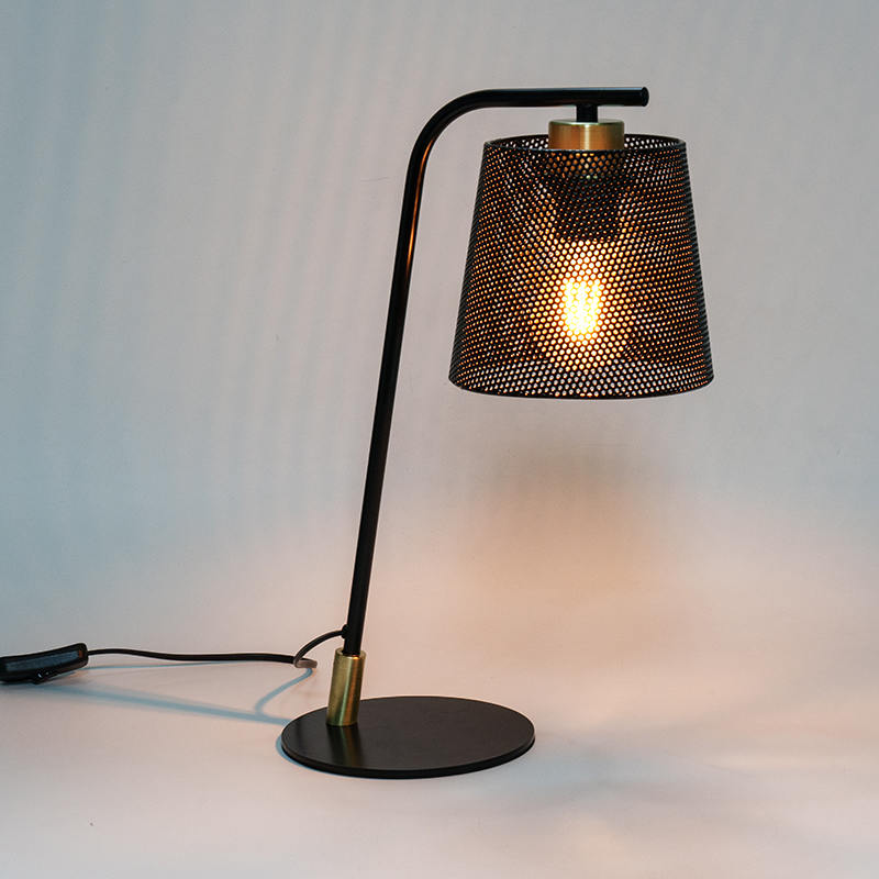 Nordische Metallmodellampe Schmiedeeisen -Tischlampe