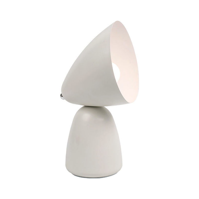Einfache Retro -Metalltischlampe
