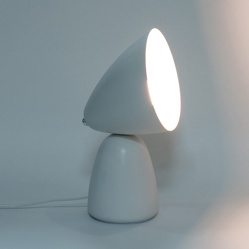 Einfache Retro -Metalltischlampe
