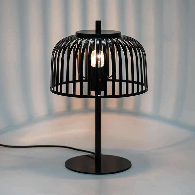 Nordische Eisen dekorative Tischlampe