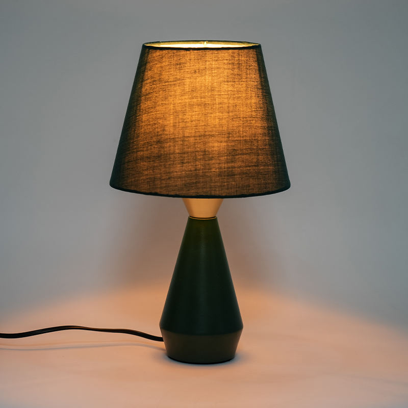 Retro europäische Metall -Nachtlampe