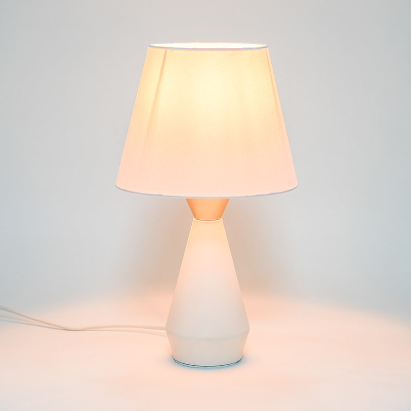 Retro europäische Metall -Nachtlampe