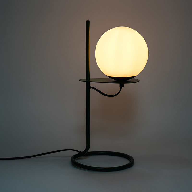 Einfache Glasball -Tischlampe