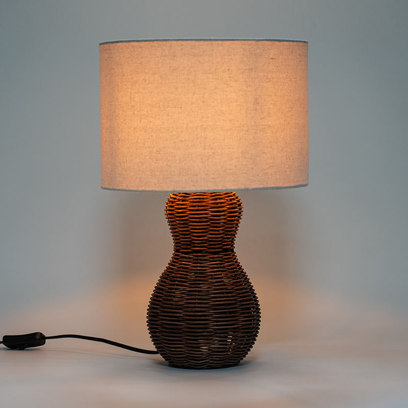 Handgefertigte Rattan -Kunsttischlampe