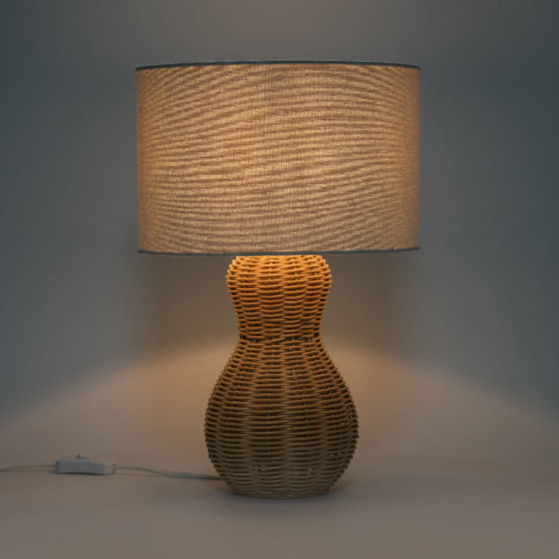 Handgefertigte Rattan -Kunsttischlampe