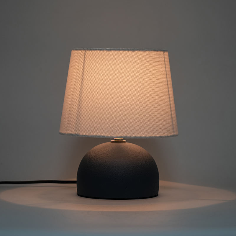 Kleine einfache keramische runde untere Tischlampe